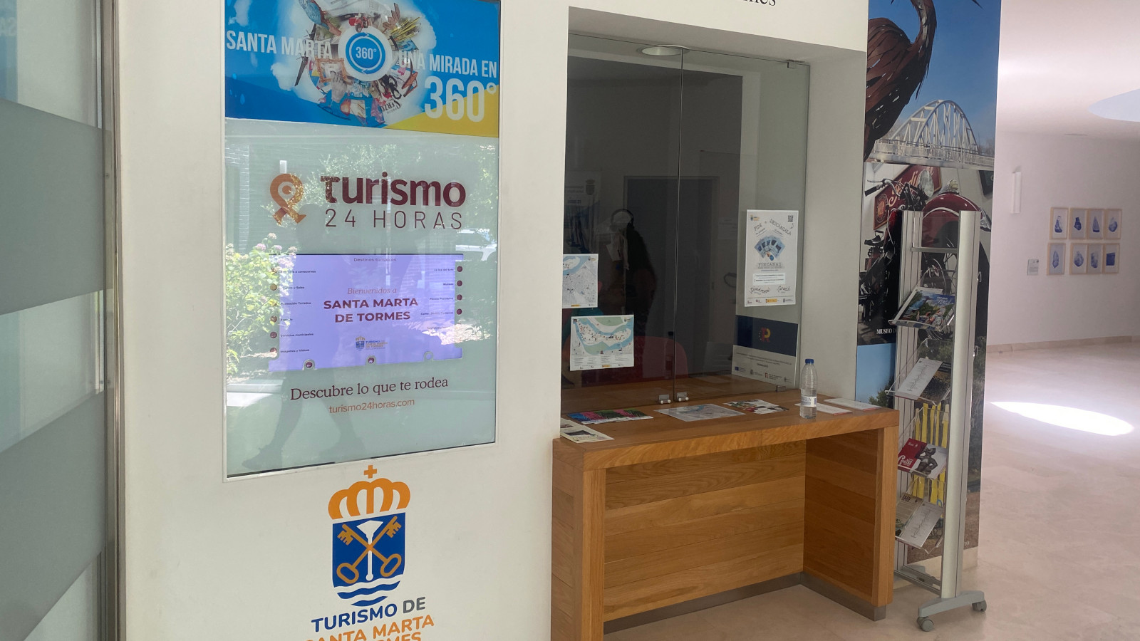 Modelo 27 pulgadas versión cristal escaparate